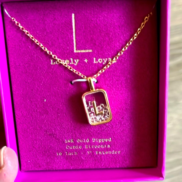 unsure Accessories - Gold L necklace